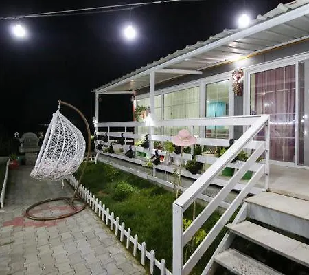 Vila Entire Niku With Beautiful Garden