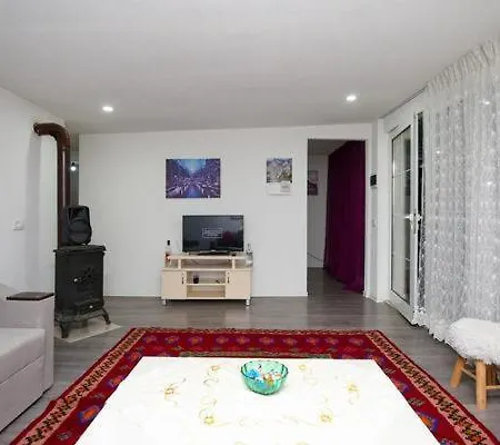 Villa Entire Niku With Beautiful Garden Vlorë