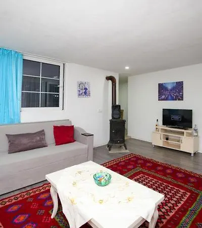 Villa Entire Niku With Beautiful Garden Vlore